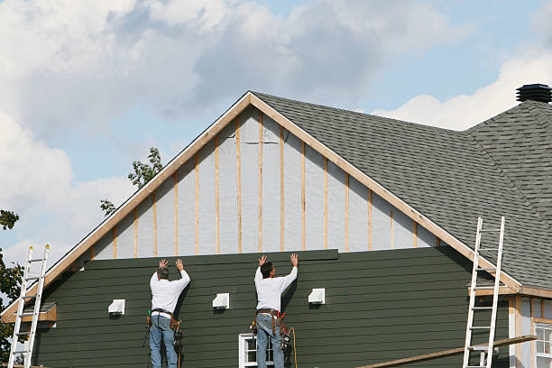 Professional Siding technician working in Laurens, SC